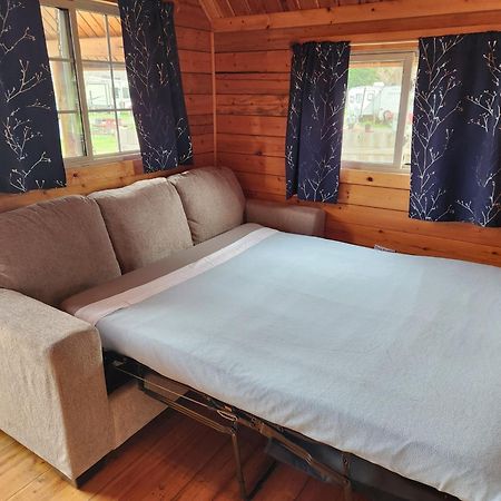Redwood Coast Cabins And Rv Resort Юрика Екстер'єр фото