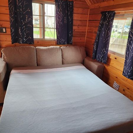 Redwood Coast Cabins And Rv Resort Юрика Екстер'єр фото