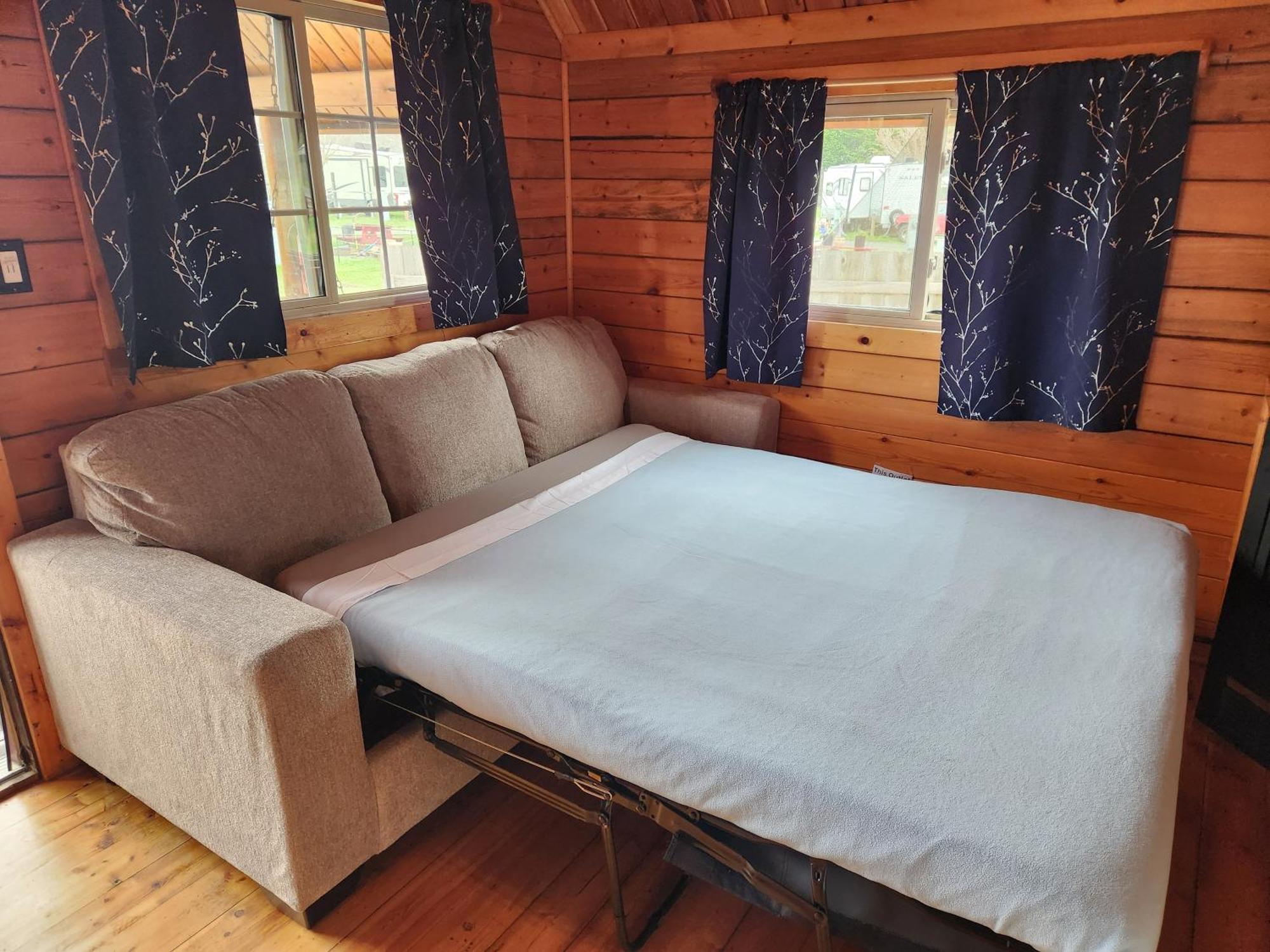 Redwood Coast Cabins And Rv Resort Юрика Екстер'єр фото