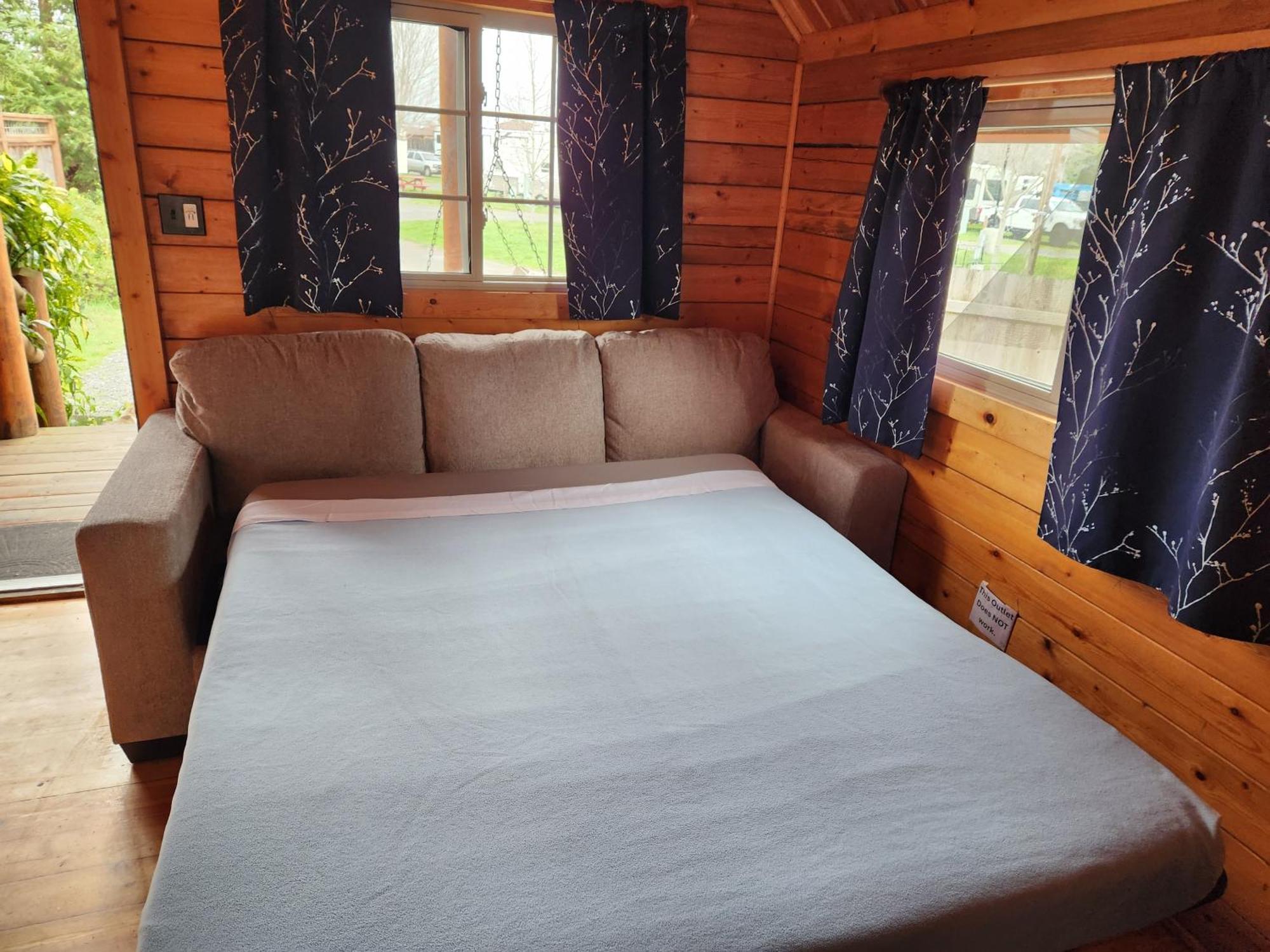Redwood Coast Cabins And Rv Resort Юрика Екстер'єр фото